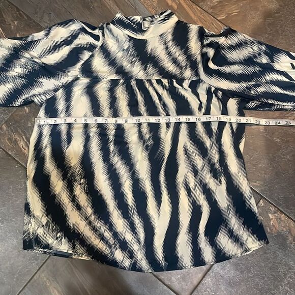 Maison d’ Amelie Women’s Small Blue Cream High Neck 5 Button Cuffs Blouse Sz Sm - Picture 8 of 14